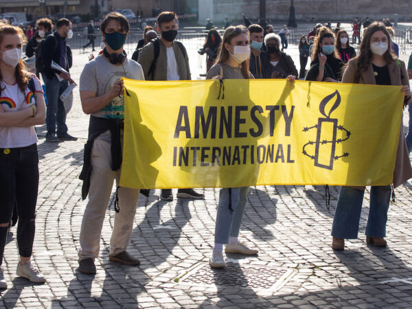 Amnesty International contro l’Italia
